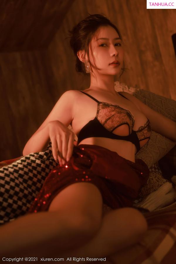 尹甜甜  [XiuRen]高清写真图 2021.12.20 No.4357 尹甜甜第19张图片